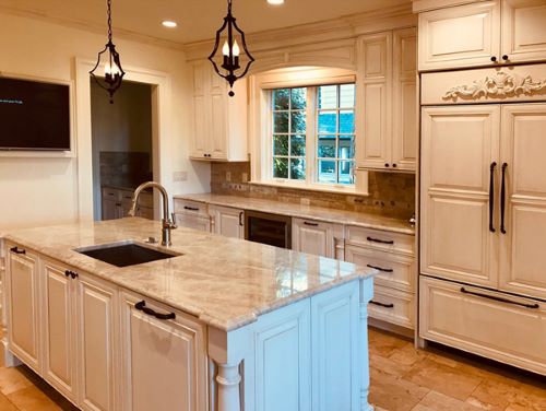 Traditional kitchen design with island